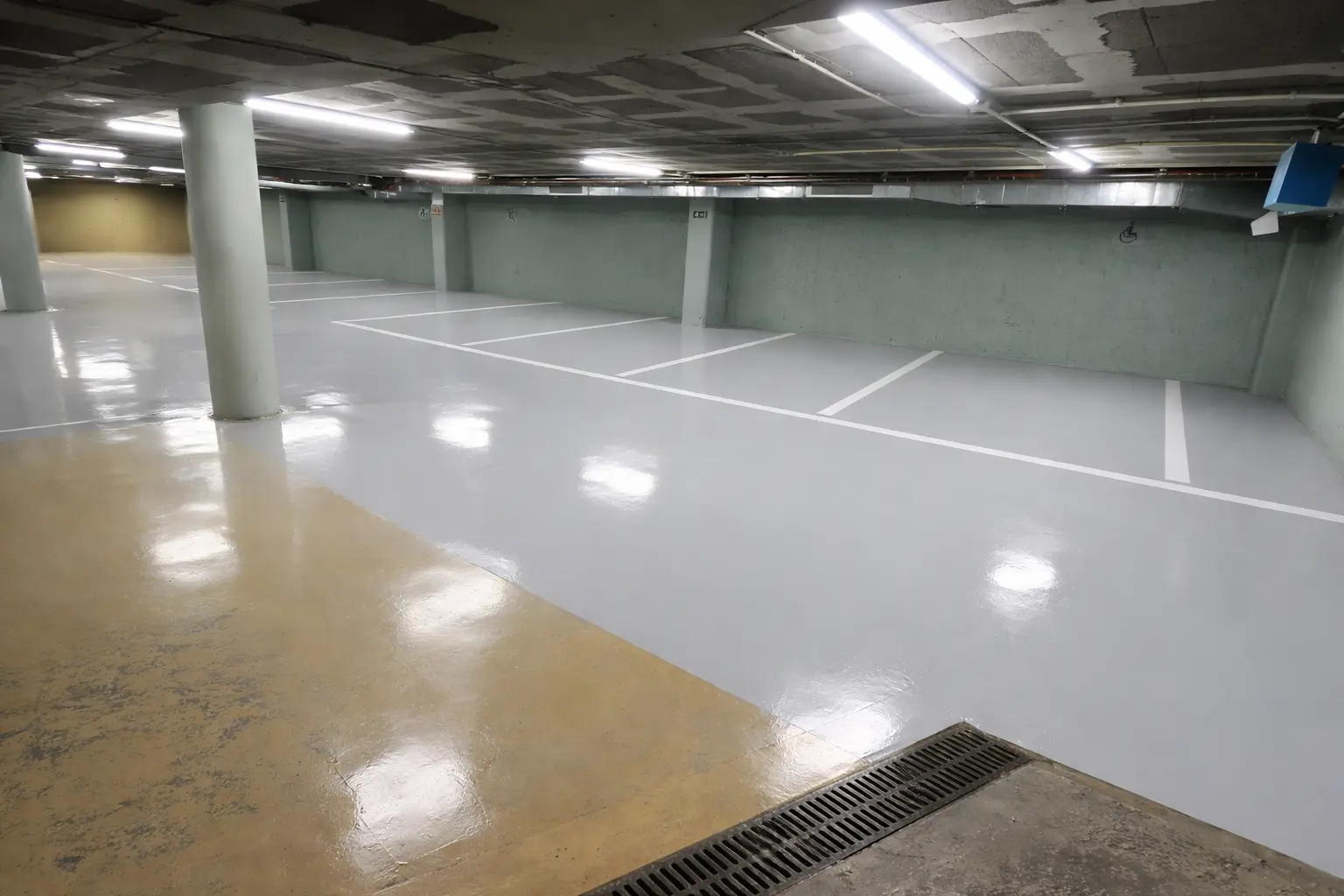 Suelo industrial renovado en garaje